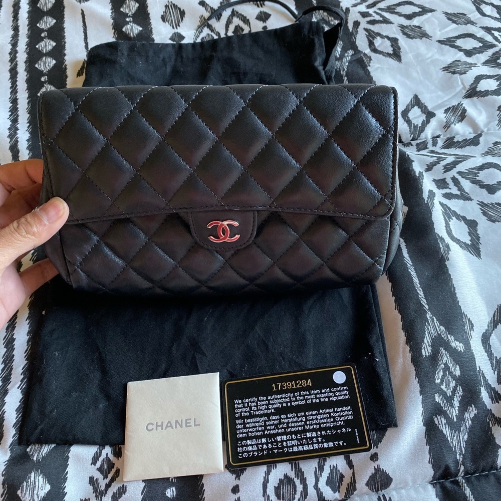Chanel Cosmetic Bag - Picture 3 of 6
